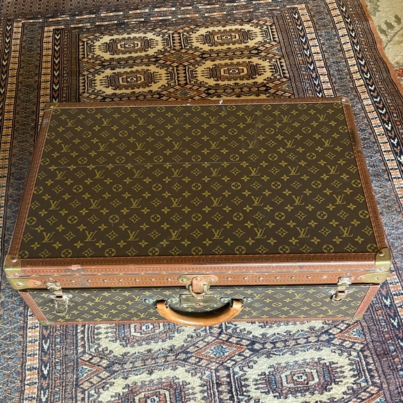 Vintage Louis Vuitton trunk with dividers and tray. 28x18x9 “. Mint condition. - Picture 1 of 15
